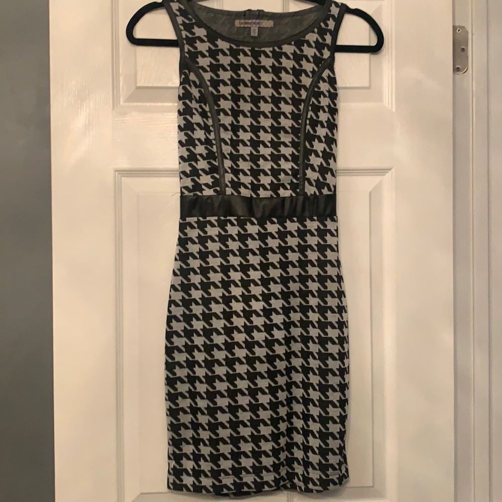 NWOT Bailey Blue S Houndstooth dress mid mini